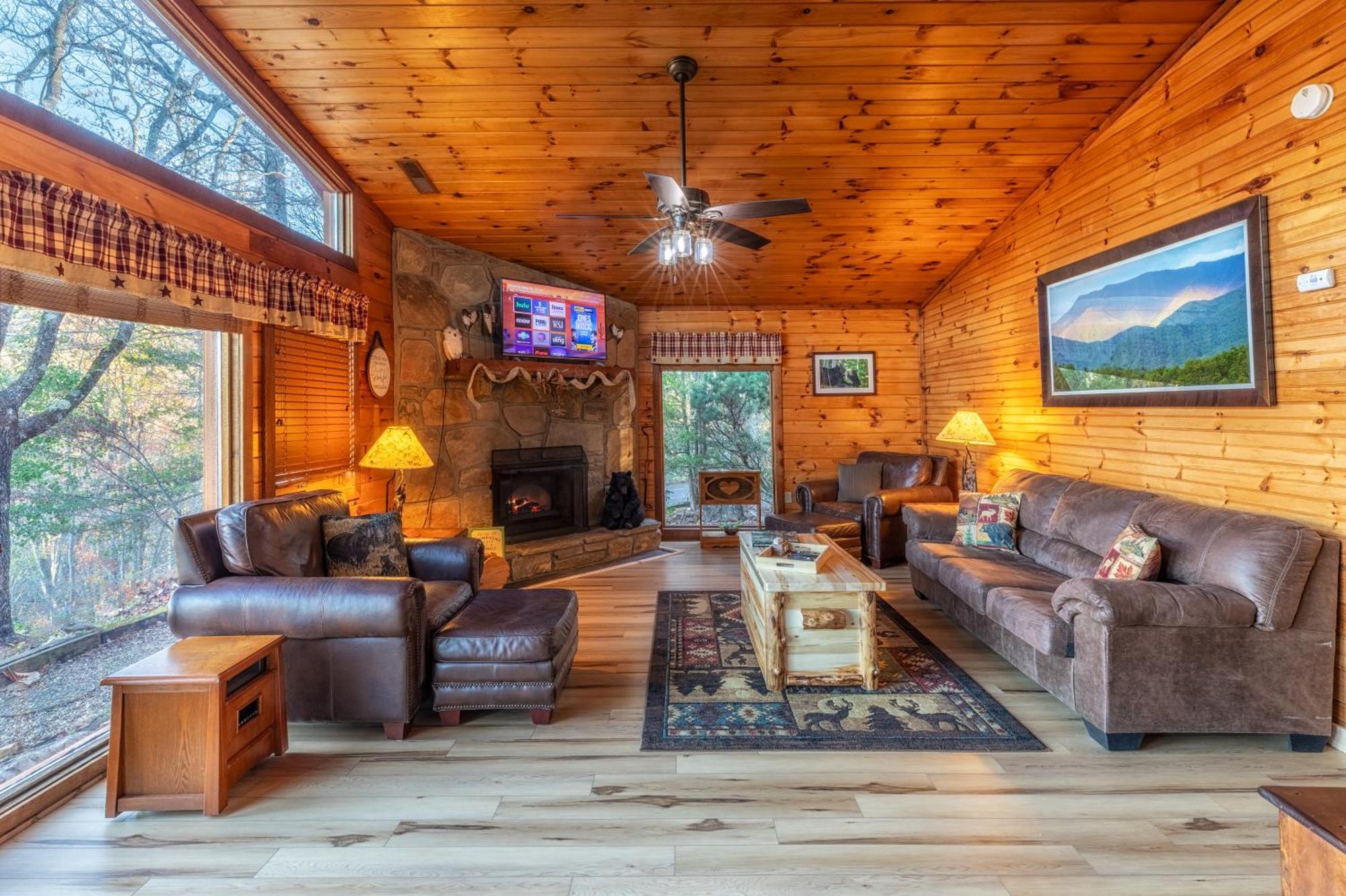 Real Log Cabin With Amazing Views, Hot Tub, Sauna, Games ガトリンバーグ エクステリア 写真