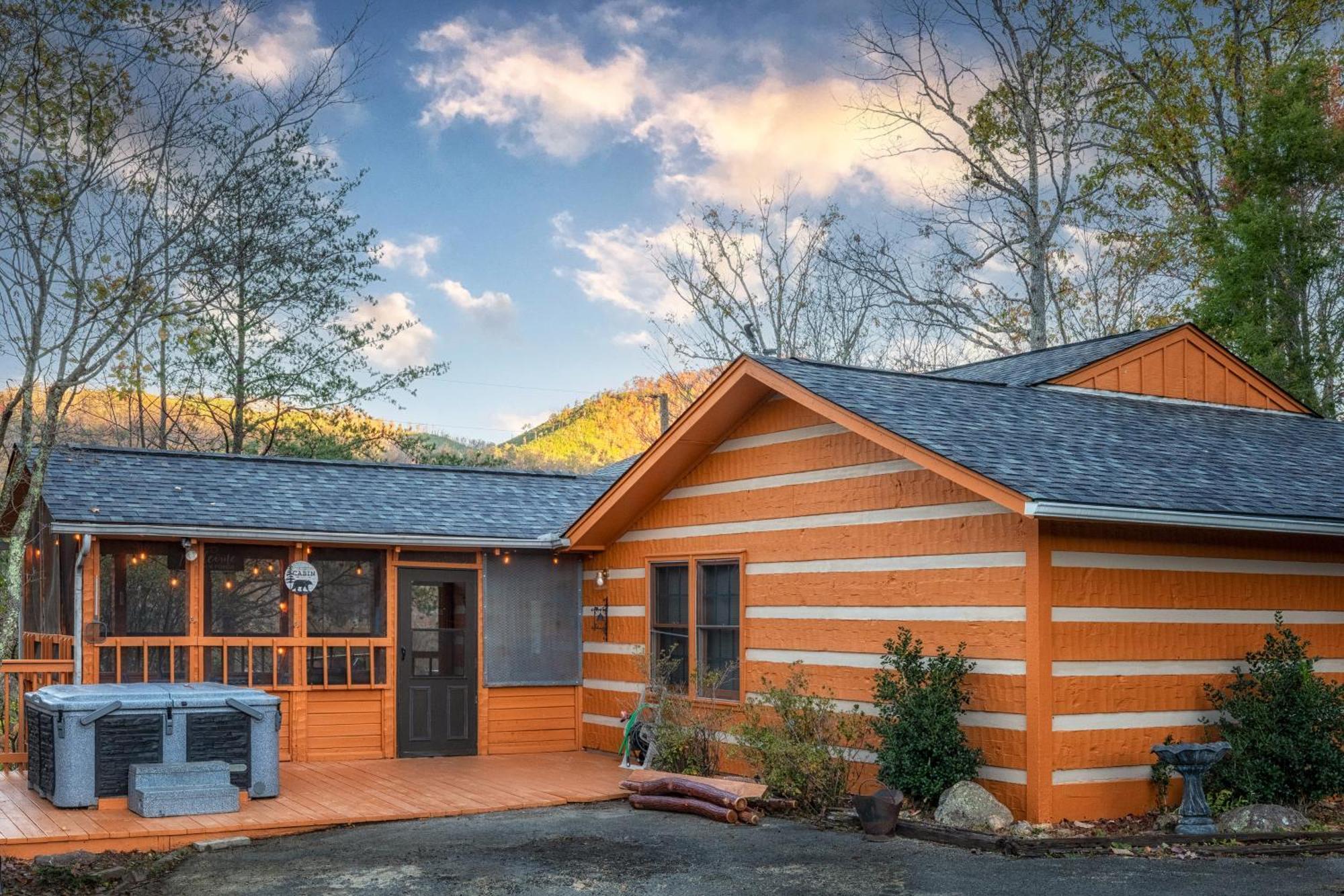 Real Log Cabin With Amazing Views, Hot Tub, Sauna, Games ガトリンバーグ エクステリア 写真