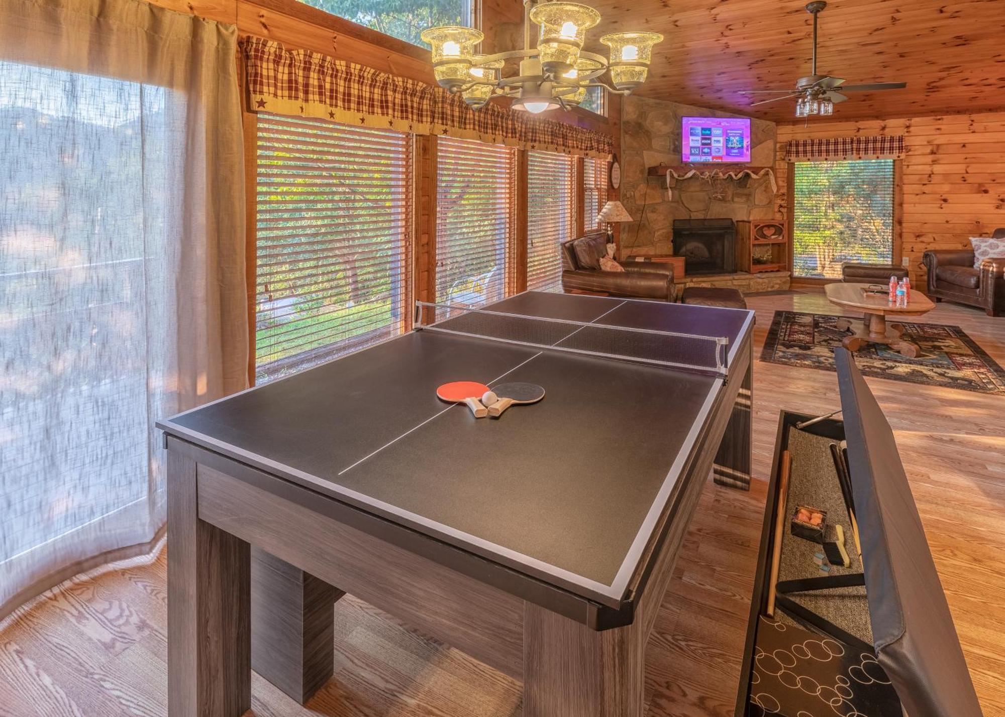 Real Log Cabin With Amazing Views, Hot Tub, Sauna, Games ガトリンバーグ エクステリア 写真