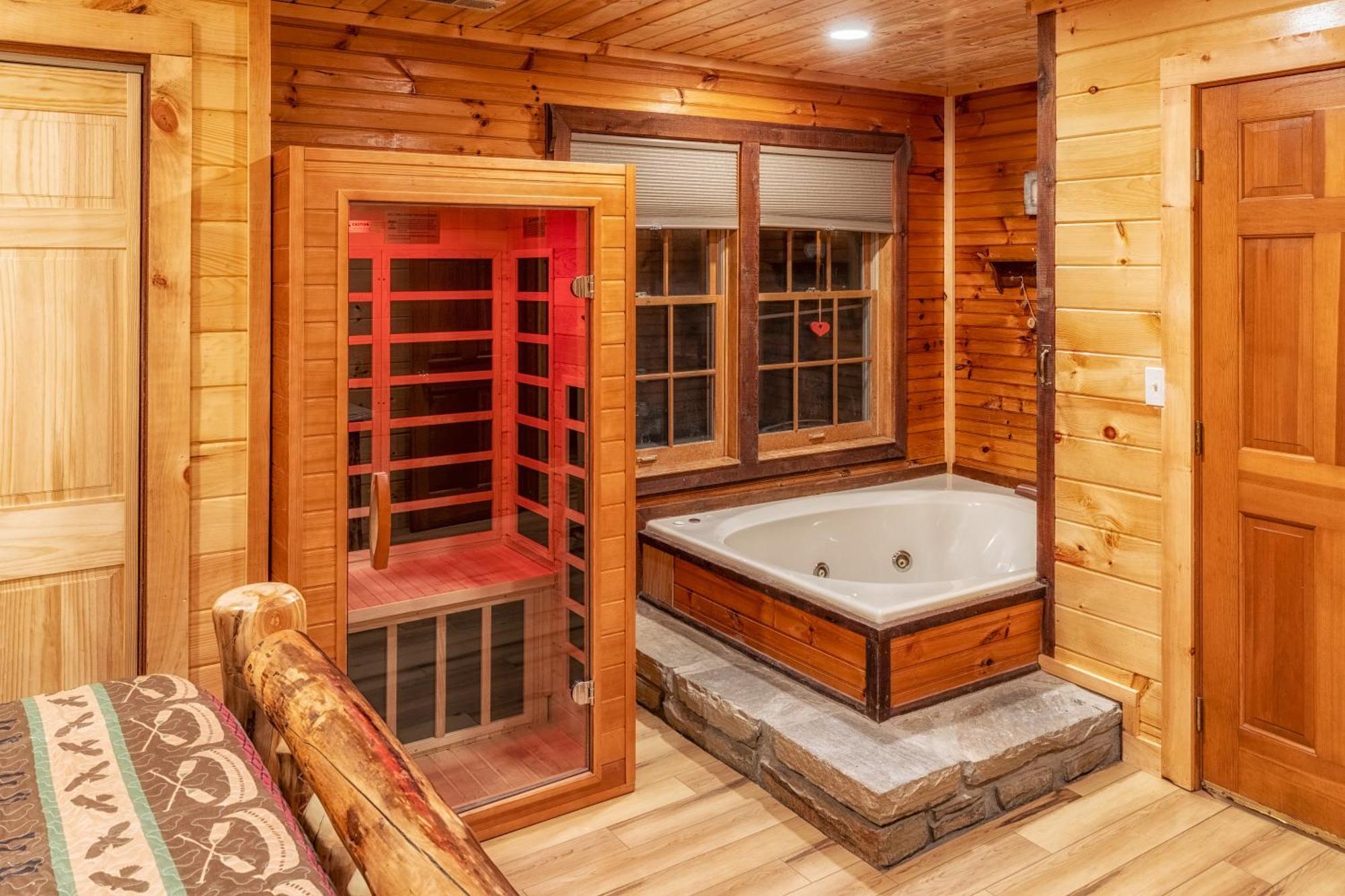 Real Log Cabin With Amazing Views, Hot Tub, Sauna, Games ガトリンバーグ エクステリア 写真