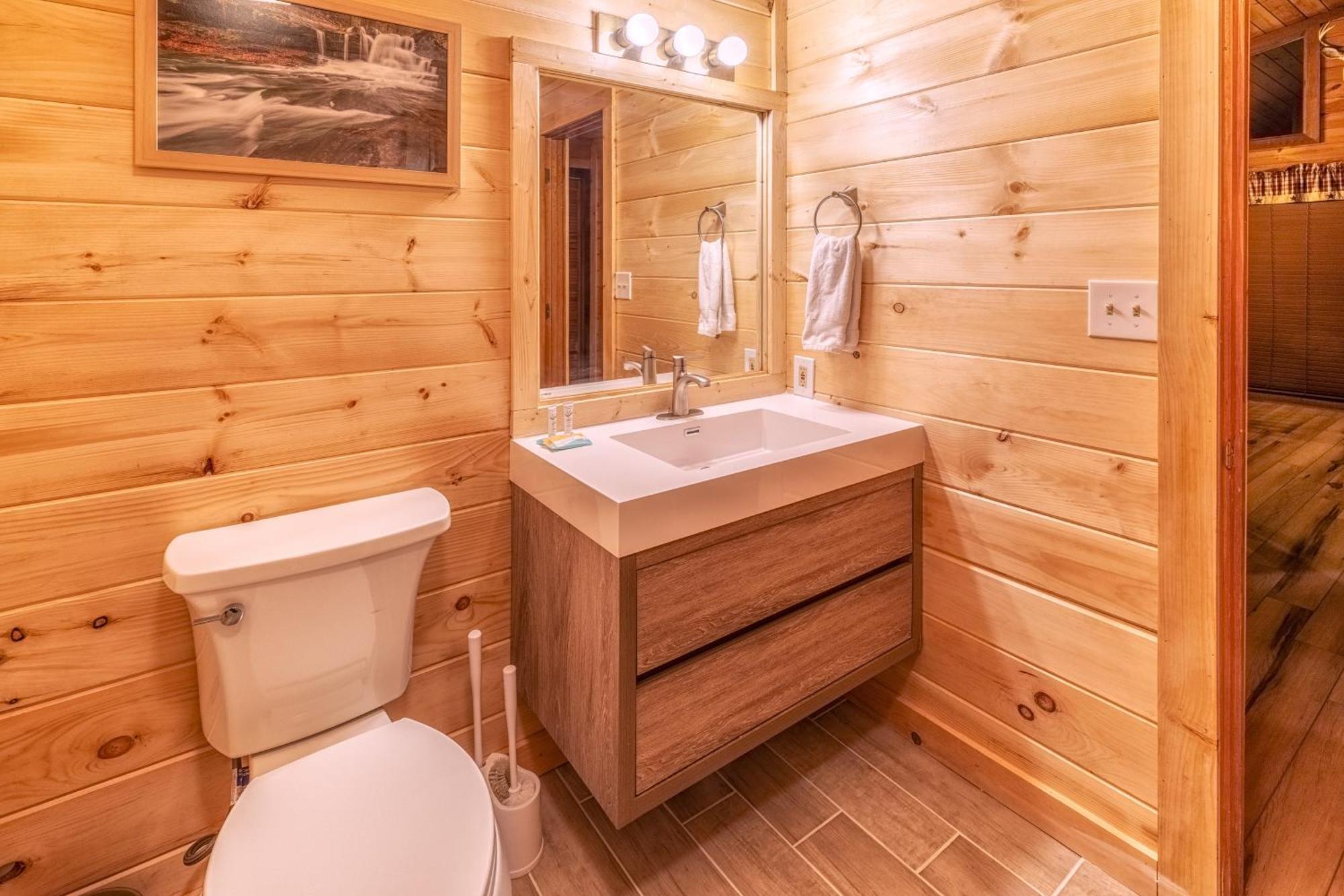 Real Log Cabin With Amazing Views, Hot Tub, Sauna, Games ガトリンバーグ エクステリア 写真