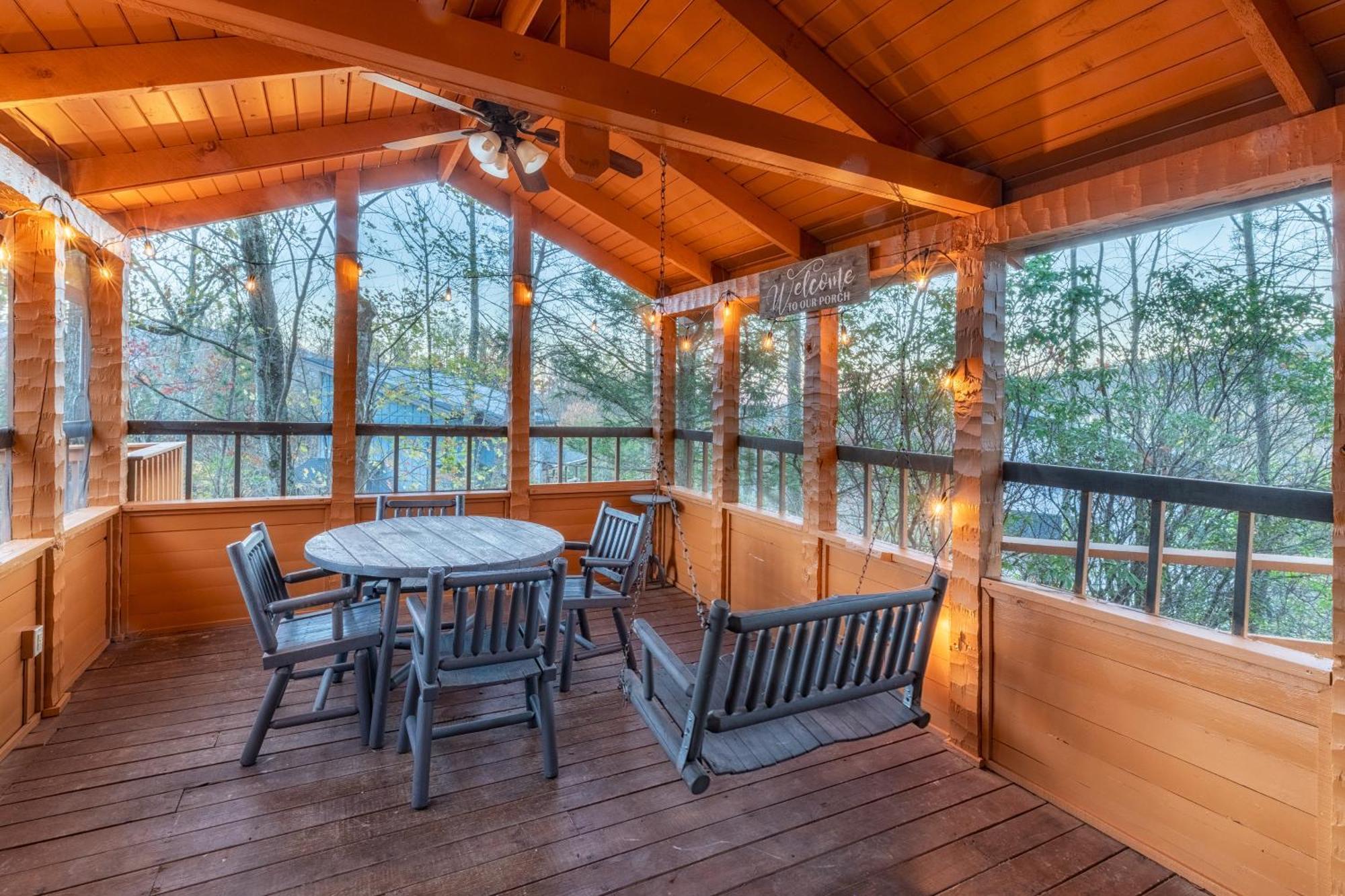 Real Log Cabin With Amazing Views, Hot Tub, Sauna, Games ガトリンバーグ エクステリア 写真