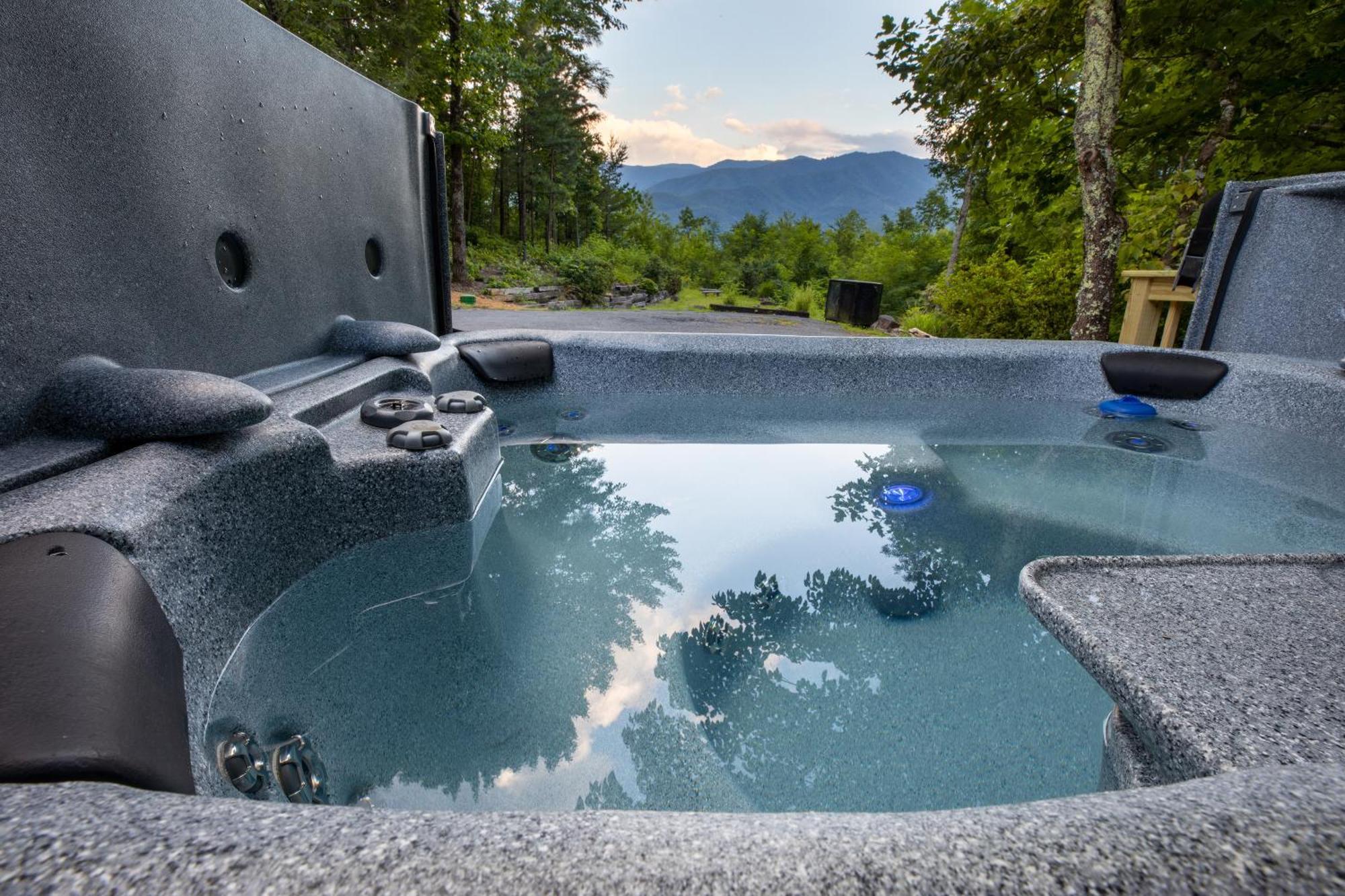 Real Log Cabin With Amazing Views, Hot Tub, Sauna, Games ガトリンバーグ エクステリア 写真