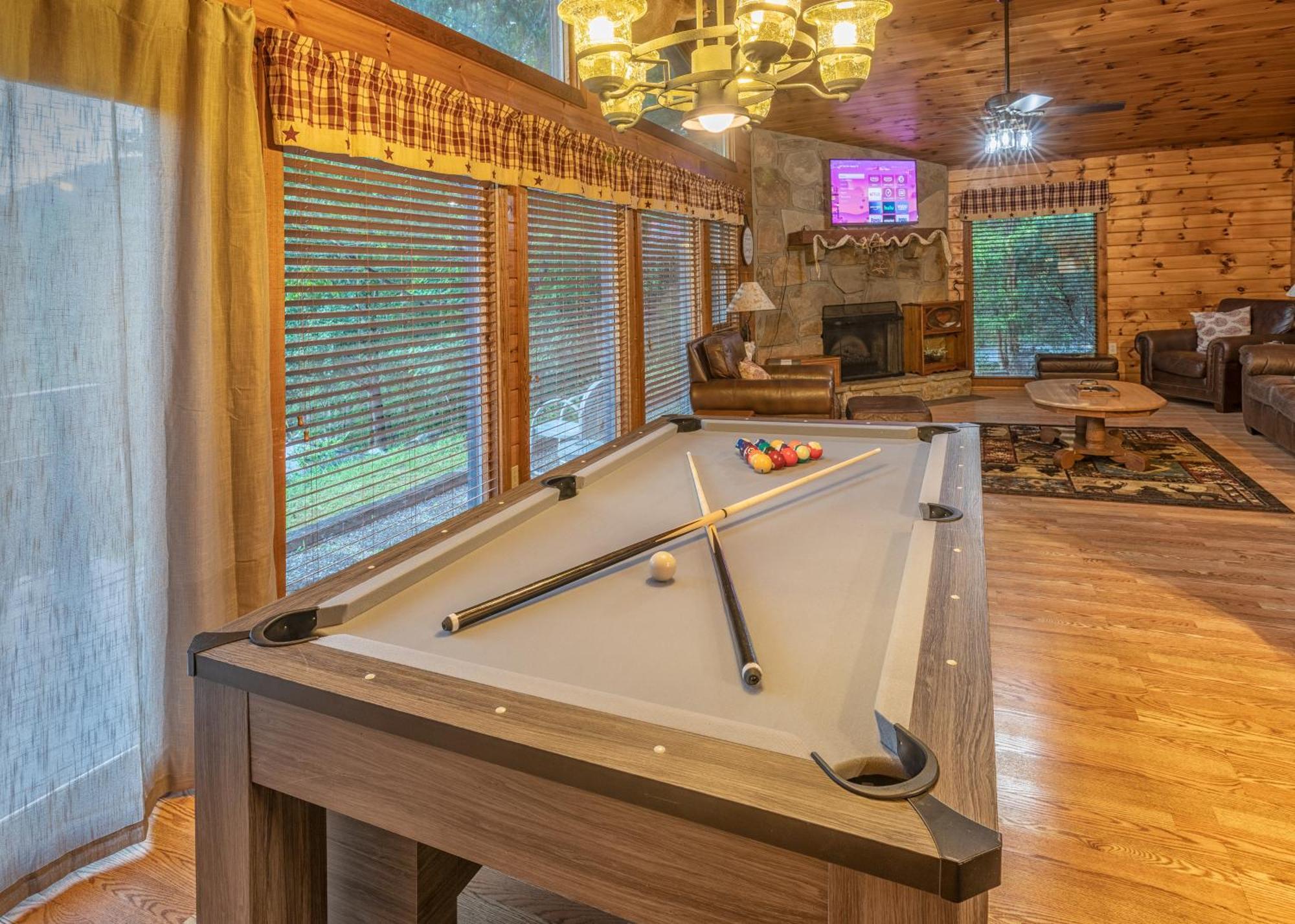 Real Log Cabin With Amazing Views, Hot Tub, Sauna, Games ガトリンバーグ エクステリア 写真