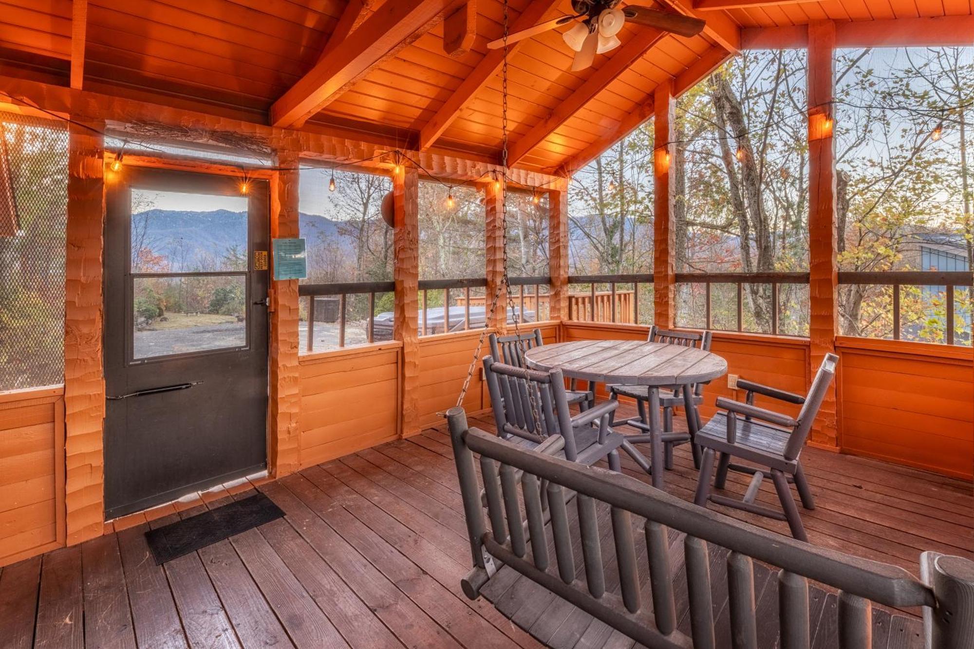 Real Log Cabin With Amazing Views, Hot Tub, Sauna, Games ガトリンバーグ エクステリア 写真