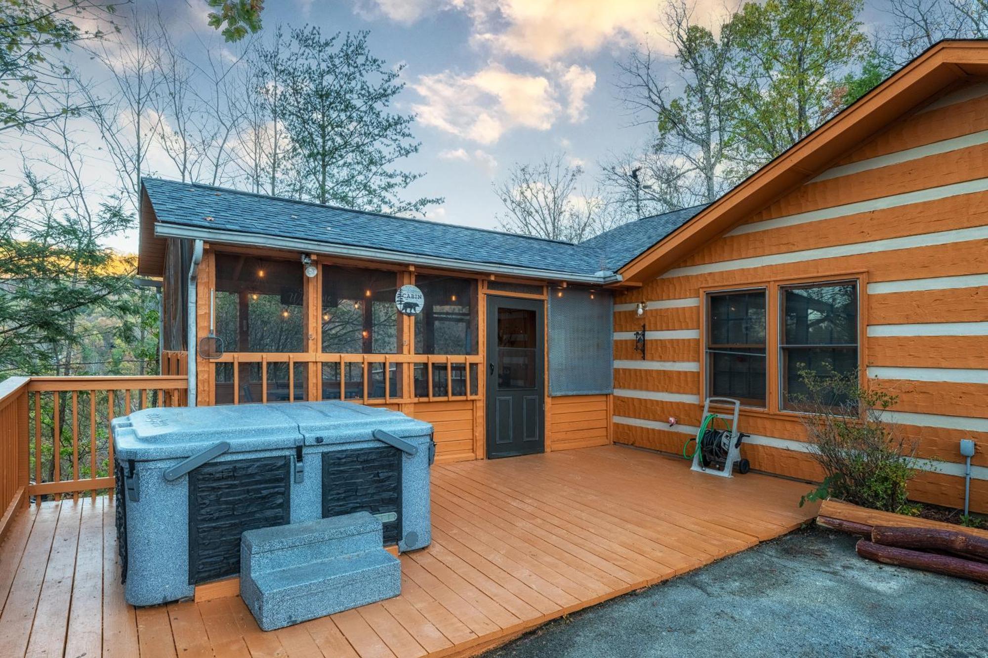 Real Log Cabin With Amazing Views, Hot Tub, Sauna, Games ガトリンバーグ エクステリア 写真