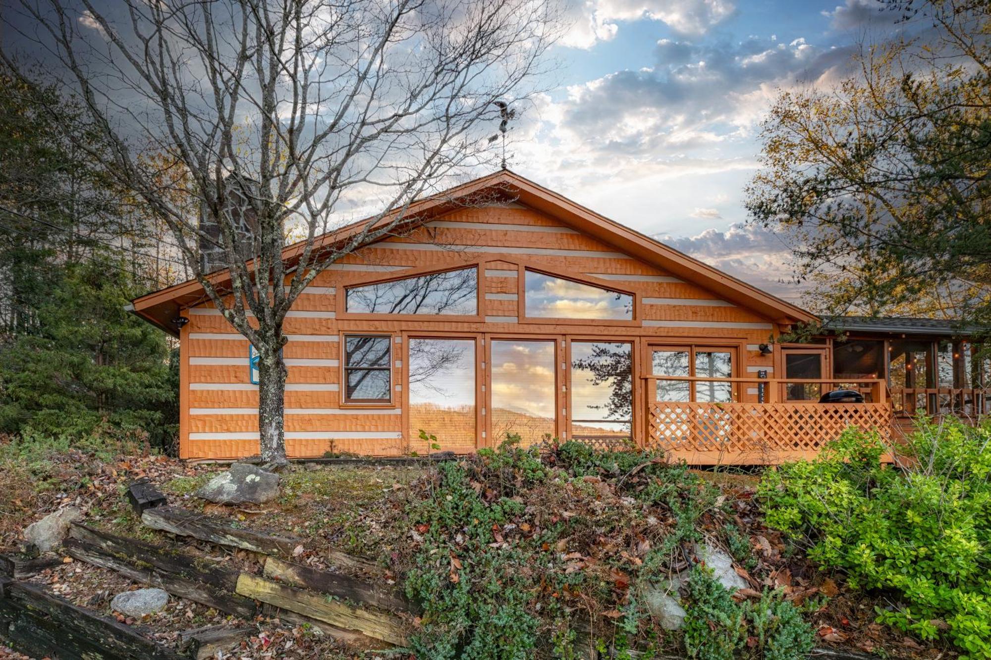 Real Log Cabin With Amazing Views, Hot Tub, Sauna, Games ガトリンバーグ エクステリア 写真