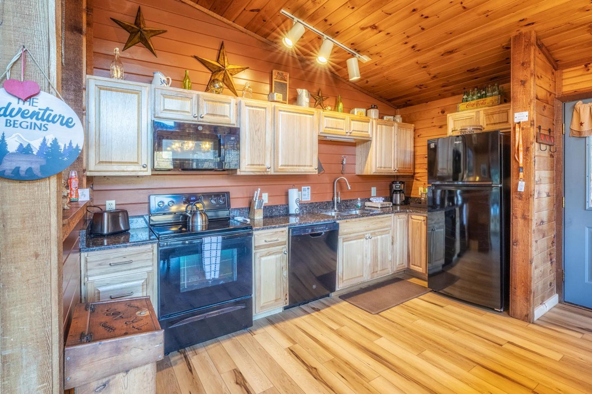 Real Log Cabin With Amazing Views, Hot Tub, Sauna, Games ガトリンバーグ エクステリア 写真